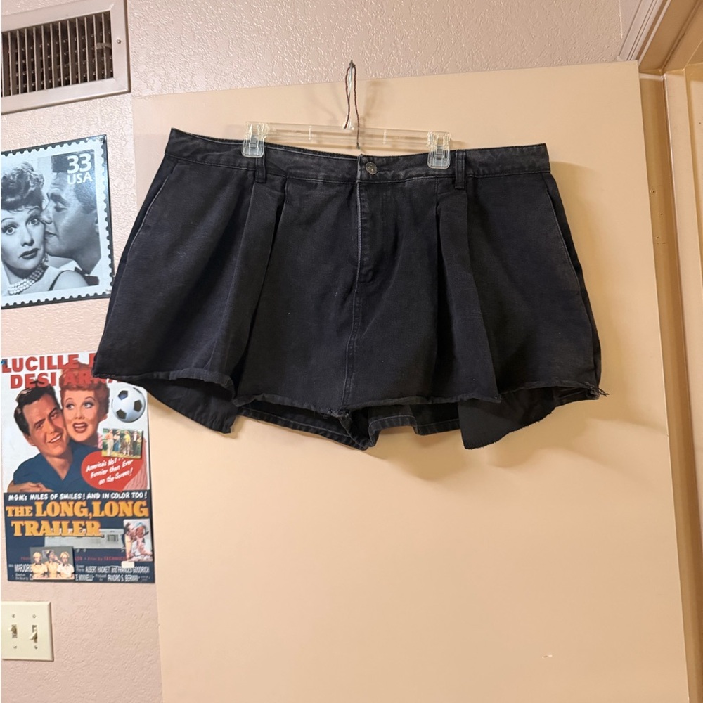 Forever 21 Plus Distressed Skort